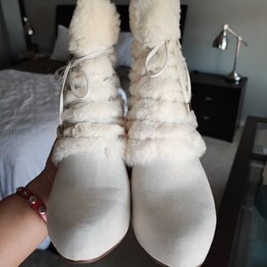 Jennifer Lopez Madeira Cute & Sexy Cream Fur Winter Booties Size 10